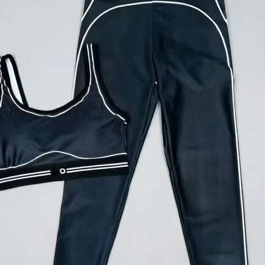 Slim Fit Women's Yoga Outfit With Stretch Fabric And Graphic