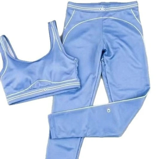 Slim Fit Women's Yoga Outfit With Stretch Fabric And Graphic